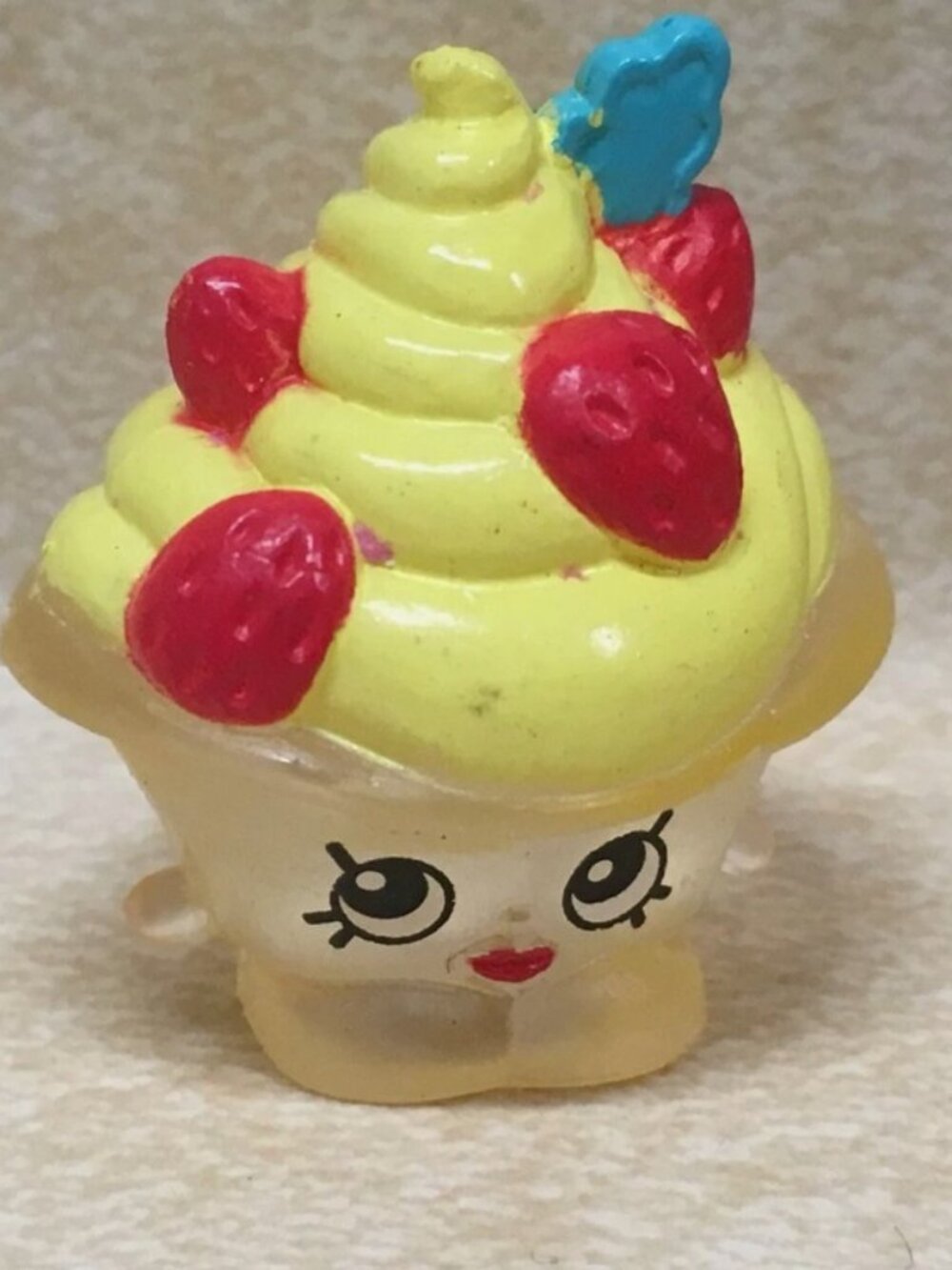 EXCLUSIVE Season 2 Starwberries and Cream Shopkins